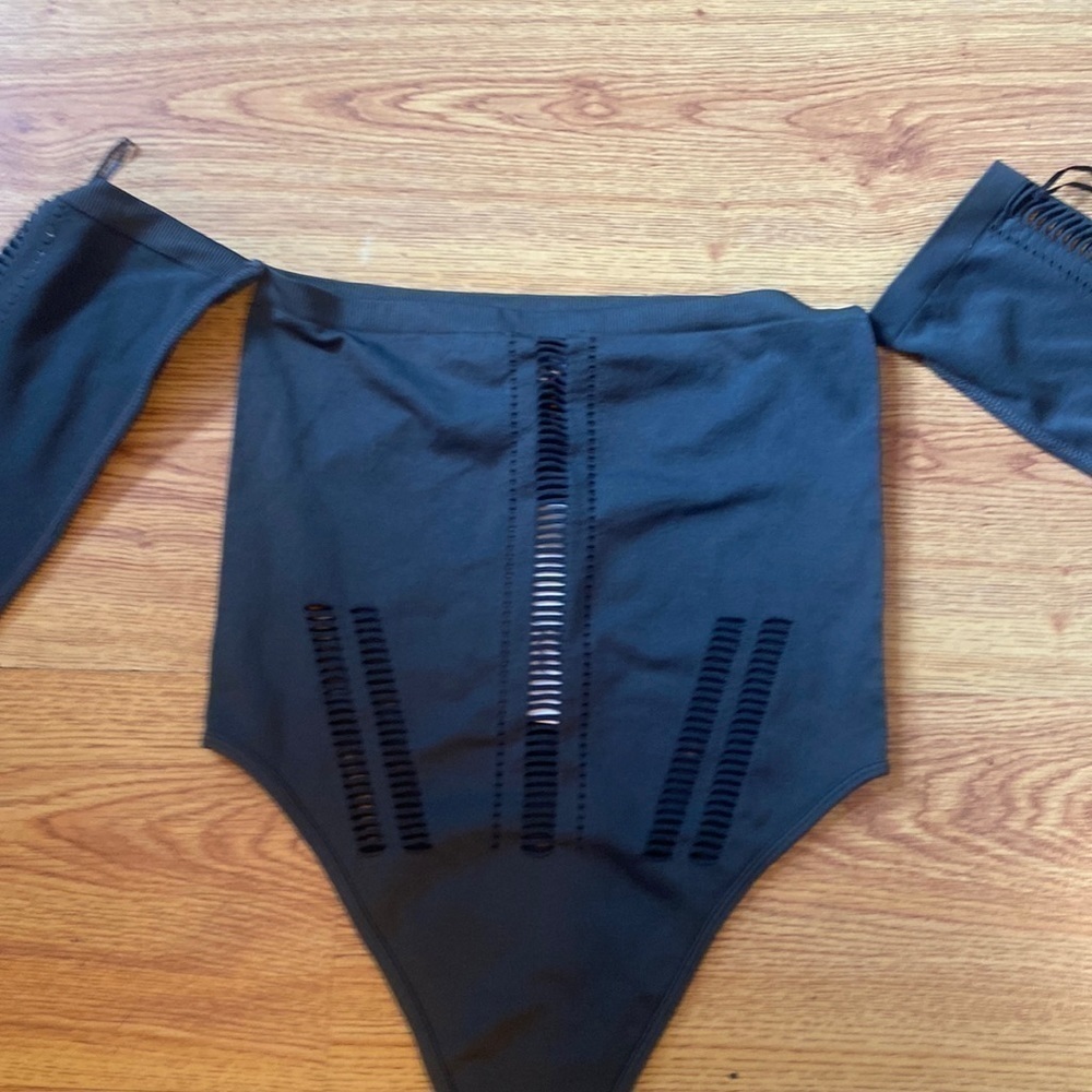 Zara woman off the shoulder bodysuit cut out, detail on front  and sleeve .M/L